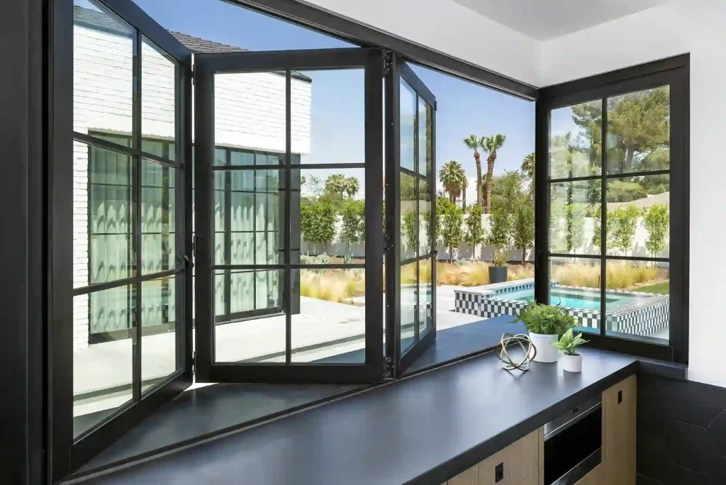 Bi-folding windows by Itchen Glass & Glazing